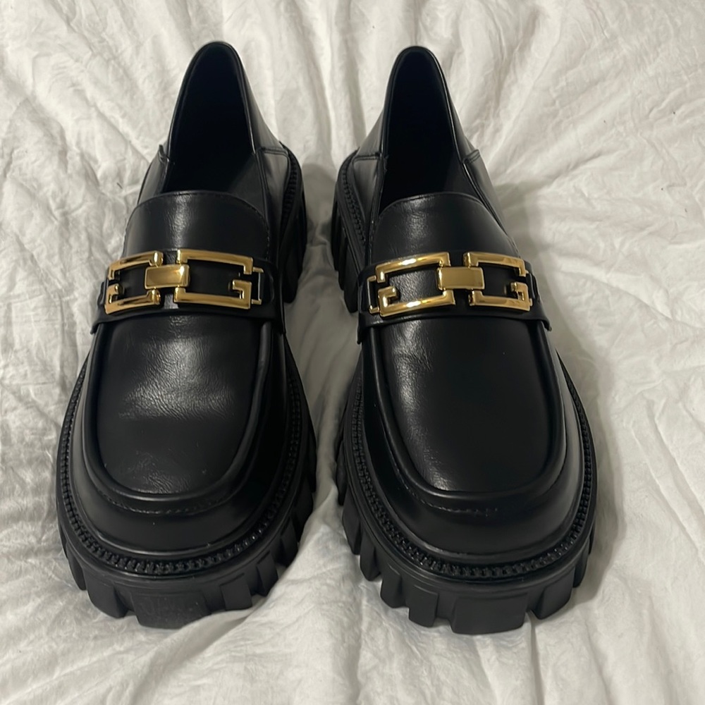 Brand new leather loafers with chain
